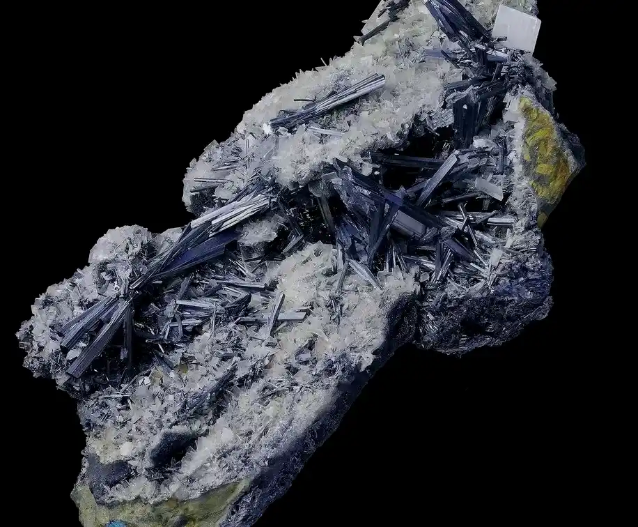 استیبنیت (Stibnite) چیست