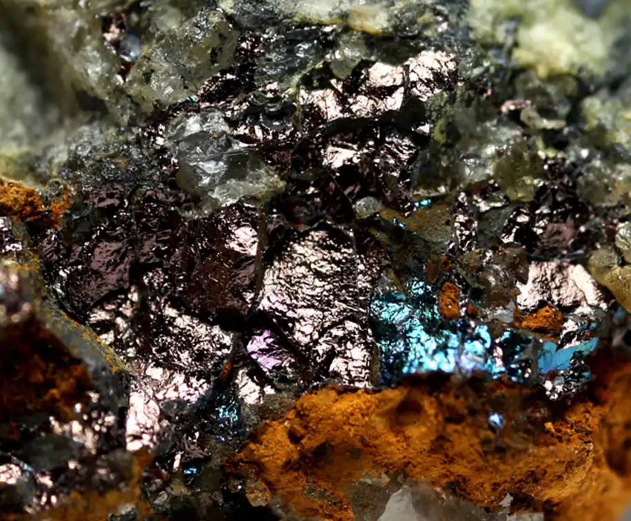 سنگ های شبیه طلا-بورنیت (Bornite)