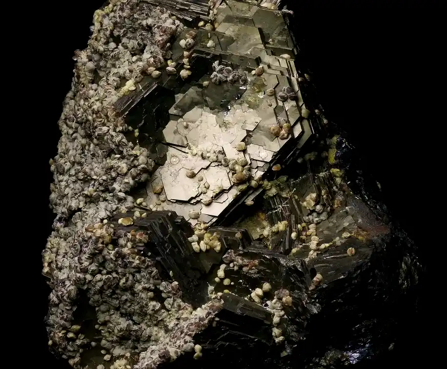 پیروتیت (Pyrrhotite) چیست